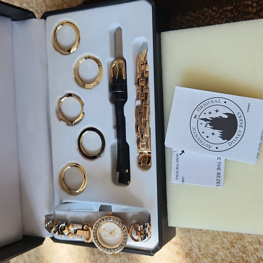Nib!! Mickey Mouse watch set